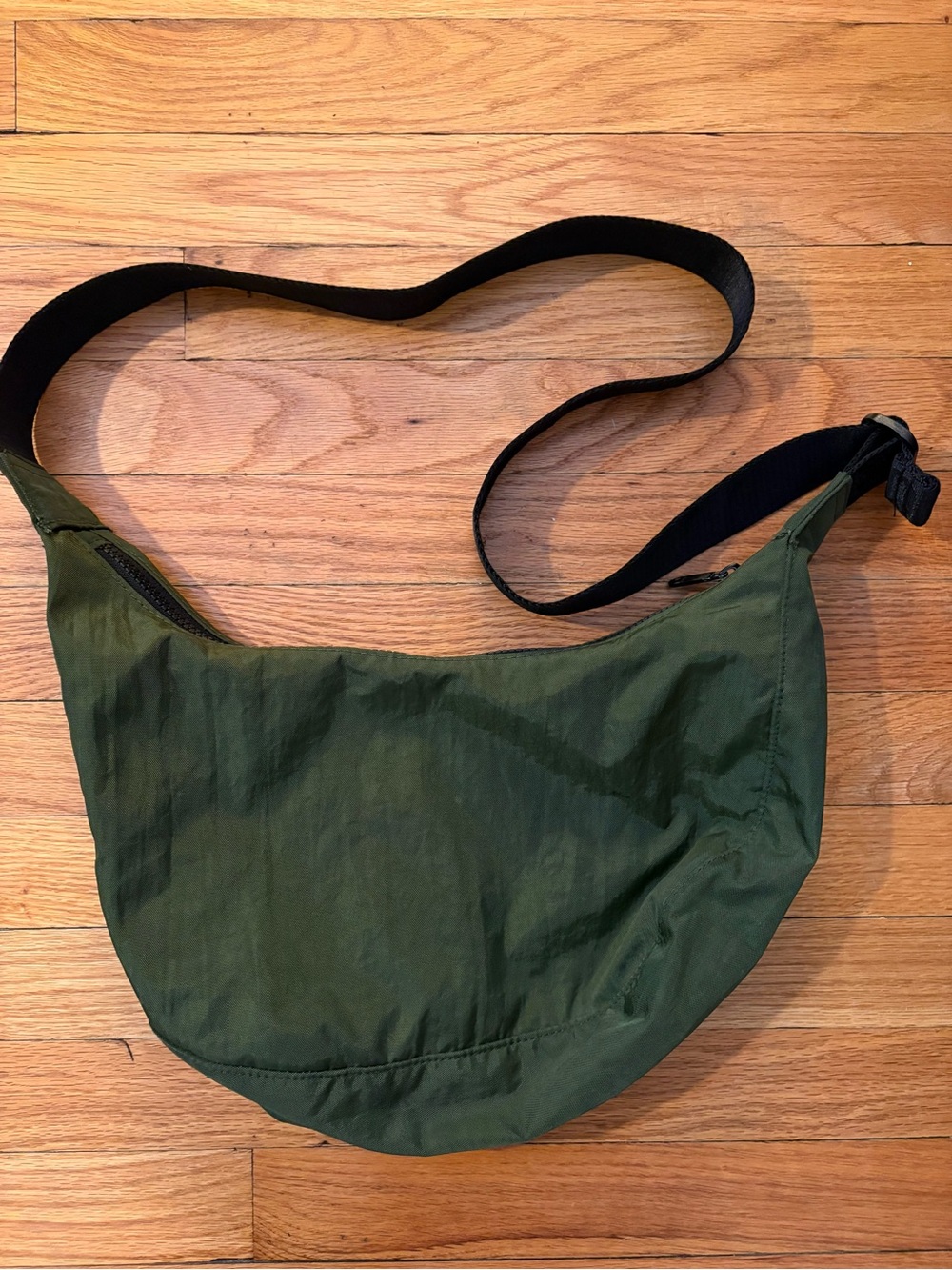 BAGGU Green Medium Crescent Crossbody Sling Bag